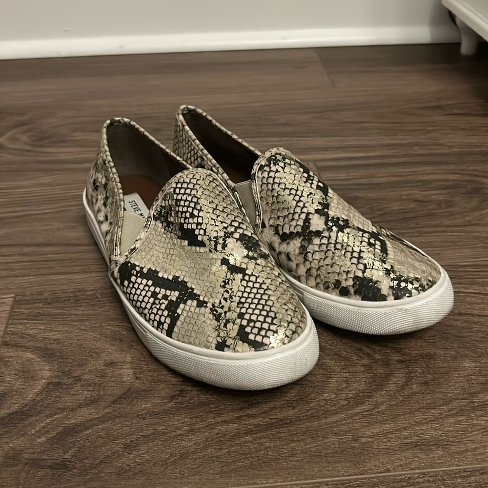 Steve Madden snake skin shoes